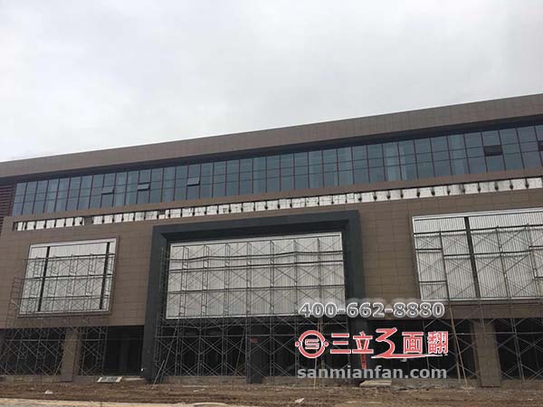 內(nèi)蒙古赤峰市墻面壁掛平直三面翻廣告牌案例施工圖片