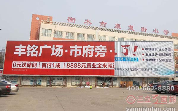河北衡水停車場落地三面翻鋼結構立籠廣告牌案例圖片
