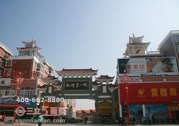 湖北省麻城市融輝第一城裙樓頂三面翻廣告牌案例施工圖片