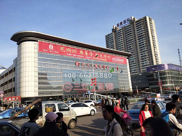 山西晉中榆次天元購(gòu)物中心外墻三面翻廣告牌案例施工圖片