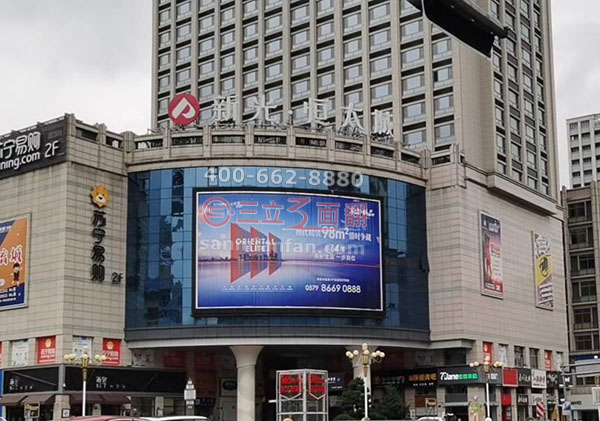 浙江金華市新光恒太城外弧幕墻三面翻廣告牌案例施工圖片
