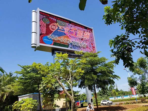 海南海口雙面雙立柱全彩戶外LED廣告屏案例施工圖片