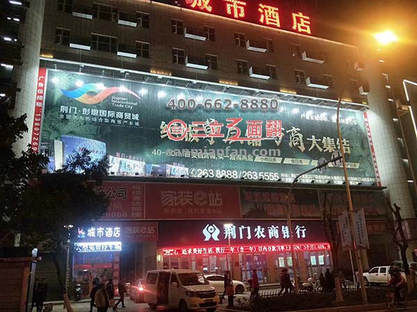 湖北省荊州市樓體墻壁三面翻外墻廣告牌案例施工圖片