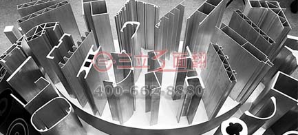 三面翻廠家哪個(gè)好？比制作普通廣告牌好在哪里？